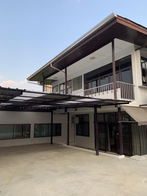 ให้เช่า บ้านเดี่ยว 2 ชั้น สุขุมวิท 64 บางจาก ใกล้ BTS ปุณณวิถี เหมาะพักอาศัย*** ราคาเช่า 50,000 บาท/เดือนติดต่อ คุณช่อผกา โทร 0616198565 LINE 0616198565สำรอง LINE 0812523279 ส่งลิ้งก์ไว้ได้เลยรหัส# T26-387บ้านเดี่ยว 2 ชั้น สุขุมวิท 64 บางจาก ใกล้ BTS ปุณณวิถี 600 เมตร- เนื้อที่ 100 ตรว.- 5 ห้องนอน- 3 ห้องน้ำ- ที่จอดรถ 5 คันใกล้เคียง::- BTS ปุณณวิถี 600 เมตร- 7-Eleven / แม็กซ์แวลูทันใจ- รร.นานาชาติแองโกลสิงคโปร์ สุขุมวิท 64- รพ.รวมใจรักษ