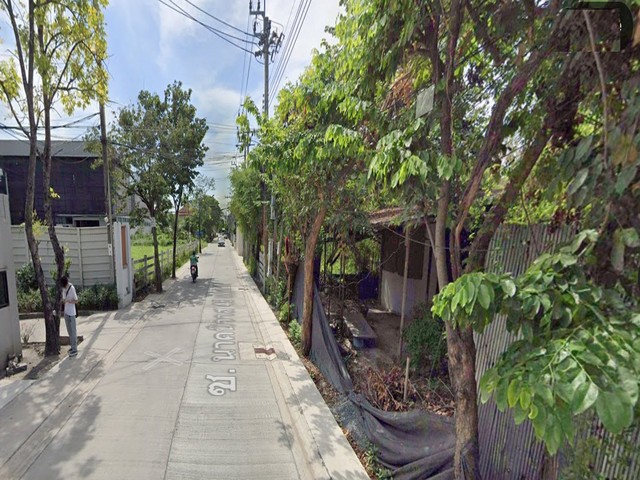 ขายที่ดิน 198 ตารางวา ลาดพร้าว 71 นาคนิวาส 48 แยก 14 แปลงสี่เหลี่ยมสวย ใกล้สตรีวิทยา2 เหมาะสร้างบ้าน หรือสำนักงาน *** ราคาขาย 90,000 บาท/ตรว.  (ราคารวม 17,820,000 บาท) ติดต่อ:: ชยา โทร/ID Line:: 0942823961   Link Line:: https://line.me/ti/p/3xFA1An8Kcรหัส# T26-412ที่ดิน ลาดพร้าว 71 นาคนิวาส 48 แยก 14 แปลงสี่เหลี่ยมสวย ใกล้สตรีวิทยา2 - เนื้อที่ 198 ตารางวา - หน้ากว้าง 20 เมตร ลึก 40 เมตร - แปลงสี่เหลี่ยมสวย - ถนนซอยกว้าง - เหมาะสร้างบ้าน หรือสำนักงา�