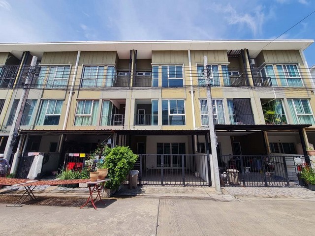   ขาย บ้านเดี่ยว/ทาวน์เฮ้าส์/คอนโด โครงการ  ขาย ทาวน์เฮ้าส์ เบล็สทาวน์ รามอินทรา 127    ซอย รามอินทรา 127 ถนน รามอินทรา แขวง มีนบุรี เขต มีนบุรี จังหวัด กรุงเทพมหานคร  ราคาโปรโมชั่น 2,854,000      บาท    ลดจาก  3,240,000    บาท ราคาโปรโมชั่นตั้งแต่วันที่  2 มีนาคม - 31 พฤษภาคม 2569  รายละเอียดทรัพย์ -  เนื้อที่ 19.30 ตร.ว.   พื้นที่ใช้สอย 177.80 ตร.ม.  -  3ห้องนอน 3 ห้องน้ำ  -  1 ที่จอดรถ  -  บ้านหันไปทางทิศ ตะวันออก  พิ�