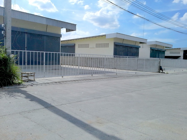 BST1066 ให้เช่าโกดัง คลังสินค้า ออฟฟิศ กาญจนาภิเษก ตลิ่งชัน ทวีวัฒนา กรุงเทพ พื้นที่ 450-1000 ตร.ม. เข้าออกสะดวก รถใหญ่ได้ติดต่อ Agent คุณบัว (Bua)Tel: 093-646-4597 LINE ID: Bua093ราคาเช่าเริ่มต้น 200 บาท/ตร.ม.ให้เช่าโกดัง คลังสินค้า และออฟฟิศ ทำเลถนนกาญจนาภิเษก โซนตลิ่งชัน ทวีวัฒนา กรุงเทพ ใกล้เมือง เดินทางสะดวก เหมาะสำหรับธุรกิจโลจิสติกส์ คลังสินค้า และศูนย์กระจายสินค้าทำเล: ถนนกาญจนาภิเษก สมา