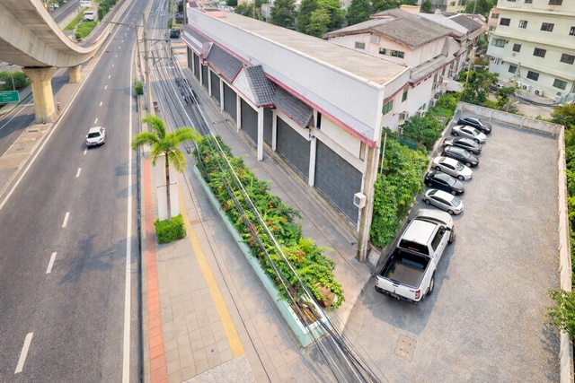 ใกล้ BTS ศรีนครินทร์ 500 ม. 1ไร่ หรือ 400 ตร.ว. 1000 ตร.ม. สุขุมวิท83 BTSปากน้ำ ที่ดินพร้อมอาคาร 3 ชั้น 5 นอน 4 น้ำ และหอชมเมืองสมุทรปราการ หน้ากว้าง 35 ม. ลึก 46 ม. 199,999 B-M.ขาย 199.99 ลบ.ติดถนนสุขุมวิท ทำเลศักยภาพสูง เหมาะทำโชว์รูม ออฟฟิศ หรือธุรกิจหน้าร้าน ใกล้โรบินสัน สมุทรปราการ 1.5 กม.สถานศึกษา โรงพยาบบาล  เดินทางสะดวก เชื่อมต่อกรุงเทพ และสมุทรปราการได้ง่ายnear BTS Srinakarin 500 m. land size 1 rai or 400 sq.wa. Sukhumvit 83 BTS PakNam Land a 3-st