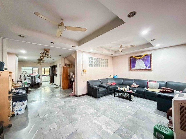 AOM 2665ขาย ทาวน์โฮม 3 ชั้น ฐิติพร พัฒนาการ 29 ใกล้สนามบินสุวรรณภมิ 33 ตรว 3 ชั้น เหมาะออฟฟิศ แขวงสวนหลวง เขตสวนหลวง,กรุงเทพมหานคร   ทาวน์เฮ้าส์   4  ห้องนอน   4   ห้องน้ำ   ที่ดิน   33.00 ตร.ว.   ใช้สอย   300.00 ตร.ม.ราคา 4,600,000ขาย ทาวน์โฮม 3 ชั้น ฐิติพร พัฒนาการ 29 ใกล้สนามบินสุวรรณภมิ 33 ตรว 3 ชั้น เหมาะออฟฟิศ จุดเด่น - เดินทางสะดวก ใกล้ Airport Link หัวหมากและรามคำแหง (อยู่ระหว่างทั้ง 2 สถานี)- หาของกินง่าย ใก