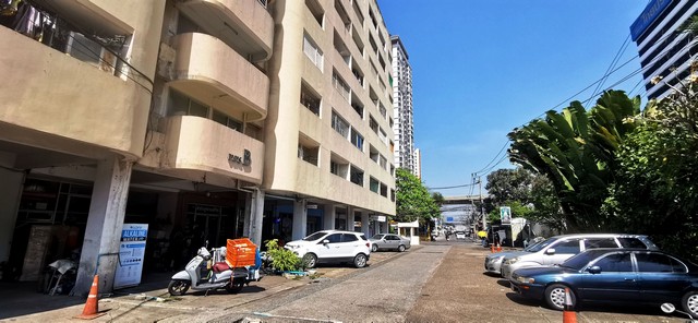 รัตนาธิเบศร์แมนชั่น (บุญโต) ซ.รัตนาธิเบศร์ 17รหัสทรัพย์ :16635ประเภท :คอนโดมิเนียมโครงการ :รัตนาธิเบศร์แมนชั่น (บุญโต)ที่ตั้ง :ถ.รัตนาธเบศร์ ต.บางกระสอ อ.เมือง จ.นนทบุรีโซน :โซน Dเนื้อที่ :ตร.ว.พื้นที่ใช้สอย :26 ตร.ม.ห้องนอน :1 ห้องห้องน้ำ :1 ห้องห้องอื่น ๆ :ห้องจำนวนชั้น :8 ชั้นชั้นบน :แกรนิตโต้ชั้นล่าง :ที่จอดรถ :หลาย คันเครื่องปรับอากาศ :เครื่องขายคอนโดชั้น 8 สูง 8 ชั้น พื้นที่ใ�