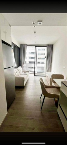 คอนโดให้เช่า Fynn Asoke สุขุมวิท ซอย 10 ใกล็ BTS อโศก วิวสวย พร้อมเฟอร์ฯ ครบ*** ราคาให้เช่า 27,000 บาท (ประกัน 2 เดือน ล่วงหน้า 1 เดือน สัญญาขั้นต่ำ 1 ปี) ****** สนใจติดต่อ คุณต่อ 089-175-6462 ***รายละเอียด (C2-0443)** อาคาร 8 ชั้น ไม่มีผลกระทบแผ่นดินไหว **- คอนโด ชั้น 7  - พื้นที่ใช้สอย 33 ตร.ม. - ขนาด  1 ห้องนอน, 1 ห้องน้ำ - พร้อมเฟอร์นิเจอร์ Built-in อย่างดี  เครื่องใช้ไฟฟ้า ครบชื่อโครงการ :  ฟินน์ อโศก / FYNN Asokeที่ตั้ง : ซอยสุขุม