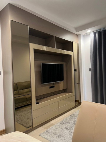 ให้เช่าคอนโดSupalai Wellington ศุภาลัย เวลลิงตันMRT ศูนย์วัฒนธรรมชั้น 12A ขนาด 48 ตรม.ค่าเช่าเดือนละ 22,000 บาทสัญญาเช่าขั้นต่ำ 1 ปี ค่ามัดจำ 2 เดือน + ค่าเช่าล่วงหน้า 1 เดือนเครื่องใช้ไฟฟ้าเฟอร์นิเจอร์ครบ พร้อมเข้าอยู่อาศัยทีวี 43 นิ้ว,ตู้เย็น,เครื่องซักผ้า,ไมโครเวฟ,แอร์2 เครื่อง,เครื่องทำน้ำอุ่น,เตาไฟฟ้า,เครื่องดูดควัน,ราวตากผ้า,ตู้เก็บรองเท้า,ตู้โชว์ของหรูหรา,โซฟา,เตียง-ที่นอน ผ