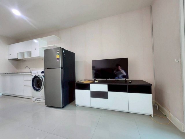 ให้เช่าคอนโด เดอะเลค เมโทรพาร์คสาทร เฟส 3 ขนาด 31 ตรม. ชั้น 7 วิวสระว่ายน้ำ มีเครื่องซักผ้า - คอนโดอยู่เดอะเลค เมโทรพาร์คสาทร เฟส 3 ชั้น 7 พื้นที่ใช้สอย 31 ตร.ม. ขนาด 1 ห้องนอน, 1 ห้องน้ำ ระเบียงห้อง วิวสระว่ายน้ำ ทะเลสาบ- มีเฟอร์นิเจอร์ อย่างดีครบ ทั้งห้องนอน และห้องรับแขก- ตู้เสื้อผ้า ชั้นวางทีวี พร้อมลื้นชักเก็บของ สวยงาม- เครื่องใช้ไฟฟ้า เครื่องทำน้ำอุ่น, แอร์ ทีวี ตู