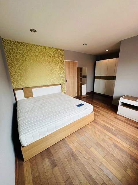 ให้เช่า ทาวน์โฮม 3 ชั้น หลังมุม หมู่บ้านโพธิ์แก้วเพลส ถนนโพธิ์แก้ว ลาดพร้าว 101 ออกโยธินพัฒนา นวมินทร์ เลียบด่วน แหล่งชุมชนของกินในซอยลาดพร้าว 101 *** ราคาเช่า 35,000 บาท/เดือน มัดจำ 2 เดือน ล่วงหน้า 1 เดือน สัญญา 1 ปีติดต่อ คุณช่อผกา โทร 0616198565 LINE 0616198565สำรอง LINE 0812523279 ส่งลิ้งก์ไว้ได้เลยรหัส# T26-421ทาวน์โฮม 3 ชั้น หลังมุม หมู่บ้านโพธิ์แก้วเพลส ถนนโพธิ์แก้ว - ลาดพร้าว101- ที่ดิน 28 ตรว.- 4 ห้องนอ