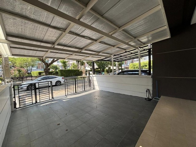 ให้เช่าทาวน์โฮม 3 ชั้น หมู่บ้าน Town plus ทาวน์พลัส อ่อนนุช สภาพดี รีโนเวทใหม่ เหมาะอยู่อาศัย ใกล้โรบินสัน ลาดกระบังเช่า 25,000 ต่อเดือน /มัดจำ 2 เดือน ล่วงหน้า 1 เดือน / สัญญาขั้นต่ำ 1 ปีติดต่อ คุณช่อผกา โทร 0616198565 LINE 0616198565สำรอง LINE 0812523279 ส่งลิ้งก์ไว้ได้เลย- ขนาดที่ดิน 24 ตารางวา - พื้นที่ใช้สอย 150 ตารางเมตร- 3 ห้องนอน 3 ห้องน้ำ- Fully Furniture / 5 Air conditions- เครื่องใช้ไฟฟ้าครบ TV LED 49   Smart TV / เครื่องซักผ้า / ตู้เย�