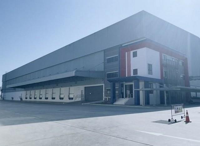 ให้เช่าโกดัง พื้นที่สีเหลือง บางนา-ตราด กม.34 อ.บางปะกง 12,000 ตร.ม. สูง 12 เมตร รองรับเครื่องจักรหนักและสินค้าขนาดใหญ่(RK963)ติดต่อAgent : คุณเด่นชัย: 09-8481-8989:06-2839-4747ID Line :0984818989โกดัง บางนา-ตราด กม.34ที่ตั้ง ต.หอมศิล อ.บางปะกง จ.ฉะเชิงเทรา บางนา-ตราด กม.34พื้นที่สีเหลือง ทำเลทองในเขต EEC ขนาด 12,000 ตร.ม.สูง 12 เมตร รับน้ำหนักใด้ 3 ตัน/ ตารางเมตรรองรับเครื่องจักรหนักและสินค้าขนาดใหญ่ท่าโหลดสินค้า Dock Lev