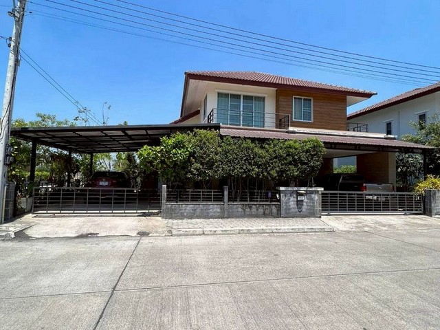 ให้เช่า 35,000 บาท/เดือน 68 ตรว. #ซีรีนพาร์ค #สันกำแพง บ้านเดี่ยว 2 ชั้น #สันกำแพงสายใหม่ บ้านหลังใหญ่ ฟังก์ชันครบ ใกล้เมือง บรรยากาศเงียบสงบ เหมาะอยู่อาศัย #เลี้ยงสัตว์ได้ รายละเอียดบ้าน• ขนาดที่ดิน 68 ตร.วา• พื้นที่ใช้สอย 200 ตร.ม.• 4 ห้องนอน | 3 ห้องน้ำ• ที่จอดรถ 3 คัน• ตกแต่งครบ พร้อมเข้าอยู่• แอร์ครบทุกห้องค่าเช่า 35,000 บาท/เดือนมัดจำ 2 เดือน + ล่วงหน้า 1 เดือน• รับสัตว์เลี้ยงส�