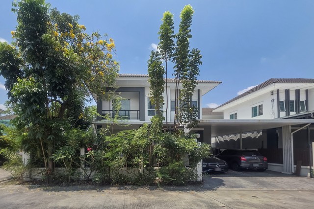 บ้านเดี่ยว 2 ชั้น แลนซีโอ คริป ปิ่นเกล้า – วงแหวนฯ แปลงมุม ต่อเติมครบ ทำเลดีเดินทางสะดวก* แปลงมุมพื้นที่ 51.8 ตร.ว. ฟังก์ชัน 3 ห้องนอน 2 ห้องน้ำ ต่อเติมโรงรถและต่อเติมครัวปิด+เคาเตอร์ แถมเครื่องทำน้ำอุ่น เฟอร์นิเจอร์บางส่วน ปั๊มน้ำแทงค์น้ำพร้อมใช้งาน จอดรถได้ 2 คัน มีพื้นที่ใช้สอยรอบตัวบ้าน* ทำเลดี อยู่ในแหล่งชุมชน ใกล้ตลาดลุงออม ทางด่วนศรีรัช-วงแหวนฯ โครงการคุ�