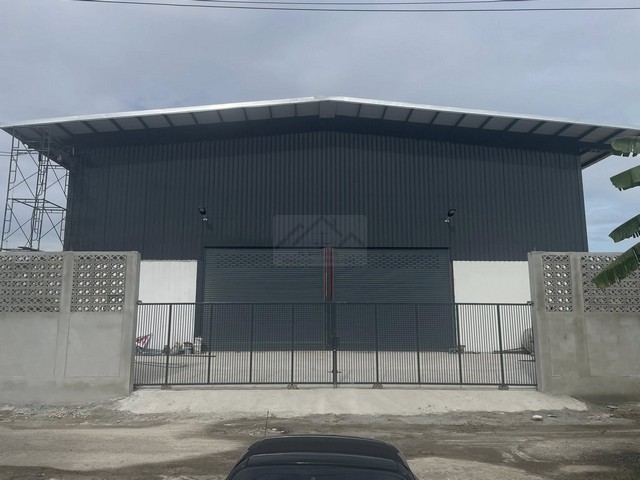 ให้เช่าโกดังสร้างใหม่ พร้อมออฟฟิศ พื้นที่ 900 ตรม. พัฒนาการ 97 ไฟฟ้า 3 เฟส รถคอนเทนเนอร์เข้าได้ ใกล้สนามบินสุวรรณภูมิ*** ราคาเช่า  120,000 บาท/เดือน ติดต่อ::  ชยา โทร/ID Line:: 0942823961   Link Line:: https://line.me/ti/p/3xFA1An8Kcรหัส# T25-849โกดังสร้างใหม่ 2 ชั้น พร้อมออฟฟิศ พัฒนาการตัดใหม่ ไฟฟ้า 3 เฟส- โกดังขนาด 900ต รม.- ชั้นที่ 1 ขนาด 700 ตารางเมตร พร้อมห้องน้ำ- ชั้นที่ 2 ออฟฟิศขนาด 200 ตารางเมตร- ขนาดโกดัง 32 เมตรคูณ 22 เมตร- โกดัง�