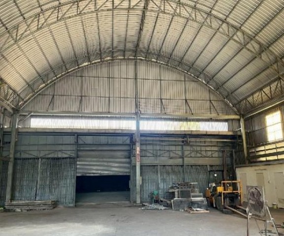 ให้เช่าโกดังโรงงาน  ซอยวัดสวนส้ม ถนนปู่เจ้าสมิงพราย ตำบลสำโรงใต้ อำเภอพระประแดง สมุทรปราการ รหัส TTR 2806- โกดังพร้อมเข้าใช้งาน (ทำเลทอง ติดถนนใหญ่ ขอใบ รง. ได้)รายละเอียดทรัพย์- พื้นที่ดิน 250 ตารางวา- ออฟฟิศ 2 ชั้น- ห้องน้ำ 5 ห้อง- หน้าโรงงานมีหอพัก 3 อาคาร- บริเวณรอบมีคนอยู่อาศัยจำนวนมาก ร้านค้าและธุรกิจหลากหลายเหมาะสำหรับเช่าเก็บสินค้าธุรกิจโรงงานขนาดย่อมธุรกิจ�