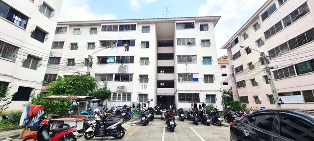 เอื้ออาทรคลองถนน 1 ขว.สายไหม ถ.เพิ่มสิน ข.คลองถนน ขว.สายไหม จ.กรุงเทพฯรหัสทรัพย์ :16619ประเภท :คอนโดมิเนียมโครงการ :เอื้ออาทรคลองถนน 1 ขว.สายไหม จ.กรุงเทพฯที่ตั้ง :ถ.เพิ่มสิน ข.คลองถนน ขว.สายไหม จ.กรุงเทพฯโซน :โซน Cเนื้อที่ :ตร.ว.พื้นที่ใช้สอย :31.85 ตร.ม.ห้องนอน :1 ห้องห้องน้ำ :1 ห้องบ้านเอื้ออาทรคลองถนน 1 ซ.เพิ่มสิน 24/1 สายไหม กรุงเทพฯขายห้องชุด อาคาร ที่ 18 อยู่ชั้น 2 พื้นที่ใช้สอย 31.