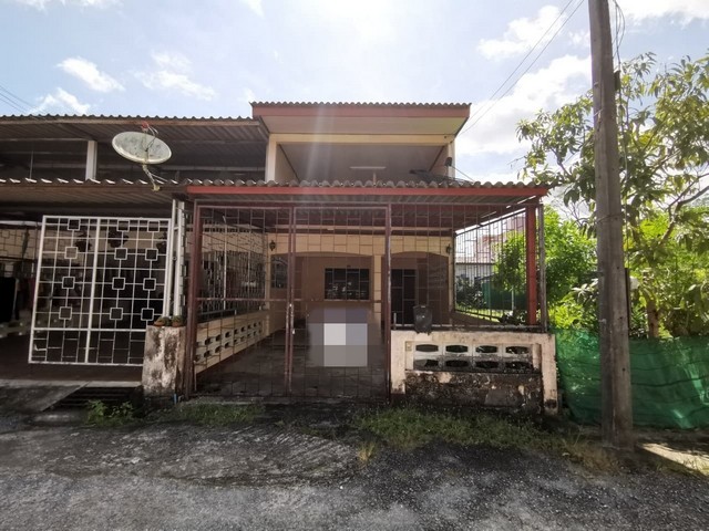  รหัสทรัพย์ (Code ID) :  PTT-26-P00645  ราคา  1,638,000. บาท (ราคาต่อรองได้) ▸ เนื้อที่ 30.30 ตารางวา พื้นที่ใช้สอย 210 ตารางเมตร   ▸ - ห้องนอน - ห้องน้ำ    ▸ 1 ที่จอดรถ   ทาวน์เฮ้าส์หันไปทางทิศ   พิกัดทรัพย์ :     https://maps.app.goo.gl/RA5AMxwHm8fZ5NEo9  สถานที่ใกล้เคียง ▸ใกล้ตลาดโต้รุ่ง ทุ่งสง ▸ใกล้โรงพยาบาลทุ่งสง ▸ใกล้สำนักงานเทศบาลเมืองทุ่งสง ▸ใกล้มหาวิทยาลัยเทคโนโลยีราชมงคลศรีวิชัย วิทยาเขตนครศรีธรรมราช ไสใหญ่  สอบถาม