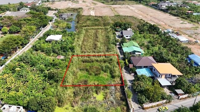 รหัสทรัพย์&nbsp; 6716ที่ดินเปล่า 266 ตร.วา&nbsp;ถนนโยธาธิการ นนทบุรี แยกตาลเดี่ยว - วัดบางบัวทองที่ตั้ง&nbsp;:&nbsp;ซอยท่าอิฐ 15 ถนนราชพฤกษ์&nbsp;ตำบลท่าอิฐ อำเภอปากเกร็ด&nbsp;จังหวัดนนทบุรี&nbsp;11120รายละเอียดทรัพย์- ที่ดินเปล่า เนื้อที่ดิน 2&nbsp;งาน 66&nbsp;ตารางวา กว้าง 32.73&nbsp;เมตร ลึก 34.22&nbsp;เมตร- ทำเลดี เหมาะสำหรับทำที่พักอาศัย, บริษัท, โกดังเก็บสินค้า, ห้องพัก, รีสอร์ท, ร้านอาหาร-&nbsp;อยู่ในทำเลย่านใจกล�