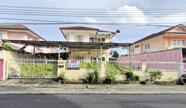 รหัสทรัพย์ : N0333บ้านเดี่ยว หมู่บ้านปรีชา สุวินทวงศ์ 34 ถูกสุดในโครงการที่ตั้ง : ถนนสุวินทวงศ์ 34 แขวงแสนแสบ เขตมีนบุรี กรุงเทพมหานคร 10510รายละเอียดทรัพย์ - บ้านเดี่ยว 2 ชั้น เนื้อที่ 68 ตารางวา พื้นที่ใช้สอย 180 ตารางเมตร- 4 ห้องนอน, 2 ห้องน้ำ, 1 ห้องนั่งเล่น, 1 ห้องครัว, จอดรถได้ 2 คัน - ชั้นบนพื้นปาเก้, ชั้นล่างพื้นกระเบื้อง- บ้านหันหน้าทิศเหนือสถานที่ใกล้เคียง- ถนนสุวินทว�