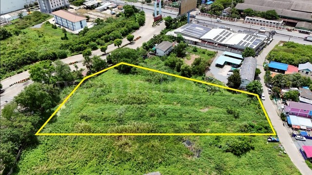 รหัสทรัพย์&nbsp; 6381ที่ดิน ถนนติวานนท์ - ปากเกร็ด&nbsp;ซ.28 3 ไร่ 72 ตร.วา&nbsp;ใกล้ตลาดดวงแก้วที่ตั้ง&nbsp;: ซอยติวานนท์ - ปากเกร็ด 28&nbsp;ตำบลบ้านใหม่&nbsp;อำเภอเมืองปทุมธานี จังหวัดปทุมธานี 12000รายละเอียดทรัพย์- ที่ดินเปล่า ขนาดที่ดิน 3 ไร่ 72&nbsp;ตารางวา กว้าง 36.16 เมตร ลึก 122.08 เมตร- ห่างจากถนนปากเกร็ด - ติวานนท์&nbsp;80&nbsp;เมตร- ทำเลดี เหมาะสำหรับทำที่พักอาศัย บริษัท โกดัง ห้องพัก รีสอร์ท ร้านอาหาร- หัน�