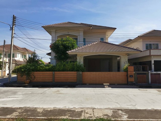  รหัสทรัพย์ (Code ID) :  PTT-26-B13307  ราคา  4,300,000 บาท (ราคาต่อรองได้) ▸ เนื้อที่ 69.70 ตารางวา พื้นที่ใช้สอย 261.56 ตารางเมตร   ▸ 3 ห้องนอน 2 ห้องน้ำ    ▸ 1 ที่จอดรถ   บ้านเดี่ยวหันไปทางทิศ   พิกัดทรัพย์ :  https://maps.app.goo.gl/w2STq5FwB1k2GLYY9  สถานที่ใกล้เคียง ▸ใกล้โฮมโปร บุรีรัมย์ ▸ใกล้มหาวิทยาลัยราชภัฏ บุรีรัมย์ ▸ใกล้ถนนคนเดินเซราะกราว บุรีรัมย์ ▸ใกล้สถานีขนส่งผู้โดยสาร บุรีรัมย์  สอบถามเพิ่มเติม / นัดชม โทร. 097-419-5982(�