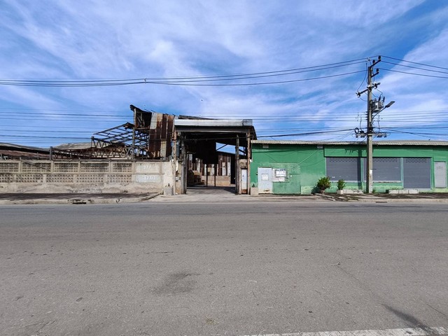  รหัสทรัพย์ (Code ID) :  PTT-26-P00743  ราคา  103,650,000 บาท (ราคาต่อรองได้) ▸ เนื้อที่ 29,493 ตารางวา (73 ไร่ / 2 งาน / 93 ตร.ว) พื้นที่ใช้สอย 78869.45 ตารางเมตร   ▸ 3 ห้องนอน 4 ห้องน้ำ    ▸ 1 ที่จอดรถ   โรงงานพร้อมที่ดินหันไปทางทิศ   พิกัดทรัพย์ :  https://maps.app.goo.gl/rfVuB1HZgi7xGsAx5  สถานที่ใกล้เคียง ▸ใกล้โลตัส ตาคลี ▸ใกล้สถานีรถไฟบ้านตาคลี ▸ใกล้สำนักงานขนส่งจังหวัดนครสวรรค์ (สาขาอำเภอตาคลี) ▸ใกล้โรงเรียนปรียาโชติ  สอบถามเพิ่มเติ�