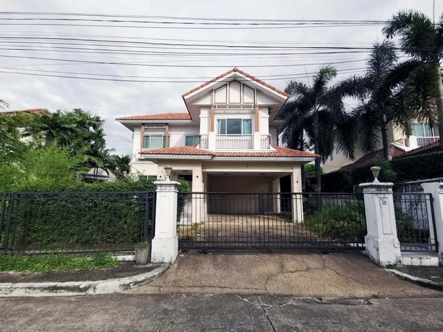    ขายบ้านเดี่ยว โครงการ มณีรินทร์ เลคแอนด์พาร์ค ราชพฤกษ์-ติวานนท์ ห่าางจาก โรบินสัน ไลฟ์สไตล์ ราชพฤกษ์ 8.20 กม.  ซอย 2 (ในโครงการ ฯ) ถนน สะพานนนทบุรี-บางบัวทอง  ตำบล บางคูวัด อำเภอ เมืองปทุมธานี จังหวัด ปทุมธานี  ราคาโปรโมชั่น   4,033,000 บาท    ลดจาก  5,297,000  บาท ราคาโปรโมชั่นตั้งแต่วันที่  2 มีนาคม - 31 พฤษภาคม 2569  รายละเอียดทรัพย์ -  เนื้อที่ 92.90 ตร.ว.   พื้นที่ใช้สอย 255.00 ตร.ม. -  บ้านหันไปทางท�