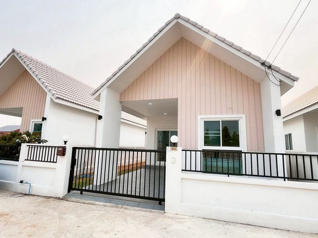 ให้เช่า 15,000 บาท/เดือน ขายเพียง 1.79 ล้าน #โซนหางดง #บ้านสร้างใหม่ #สไตล์มินิมอล #นอร์ดิก #ใกล้ถนนหลักคันคลอง เชียงใหม่-สันป่าตอง ตรงข้าม #โรงเรียนนานาชาติปัญญาเด่น เดินทางสะดวกมาก ที่ดิน 37 ตรว.พื้นที่ใช้สอย 90 ตรม.2 ห้องนอน 2 ห้องน้ำ  1 โถง   1 ห้องครัว1 ที่จอดรถ  แถมฟรีฟรีค่าใช้จ่ายโอนกรรมสิทธิ์เค้าเตอร์ครัว ปูสนามหญ้ารอบบ้านปั๊มน้ำถังเก็บน้ำระบบกันปลวกที่รากฐานมิเตอ�