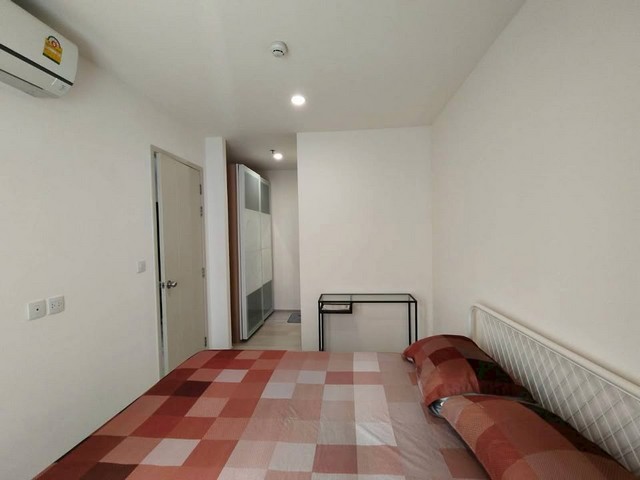 ให้เช่าคอนโด Life Asoke 2ห้องนอน 2ห้องน้ำ 55 ตรม. ชั้น 16   ห้องมุม วิวสระว่ายน้ำ .เดินได้ ใกล้รถไฟฟ้า MRT เพชรบุรี  , Airport Link มักกะสันใกล้ อโศก , เซ็นทรัล พระราม 9 เพียง 1 สถานี..เฟอร์นิเจอร์ครบ พร้อมเครื่องใช้ไฟฟ้า แอร์ 3 เครื่อง , TV , เครื่องซักผ้า ,เตาไฟฟ้า ที่ดูดควัน ตู้เย็น ไมโครเวฟ เครื่องทำน้ำอุ่น.(ถ้าดูห้องแล้วชอบ ต้องการเฟอร์นิเจอร์อะไรเพิ่มเติม คุยกันได้นะคะ)..สิ่งอำนวยความส�