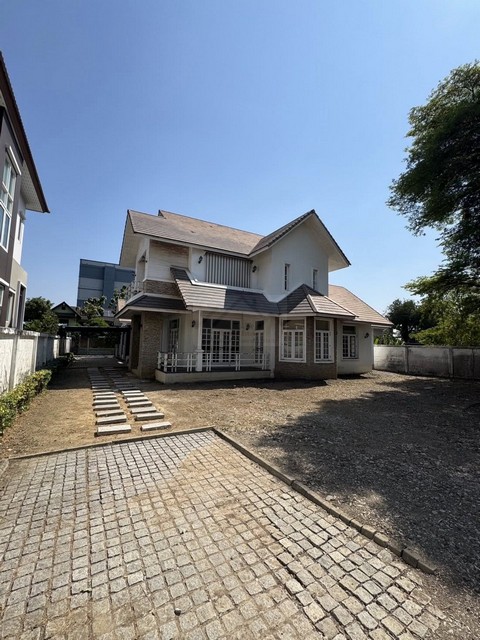 ขายบ้านเดี่ยวบนที่ดิน 216 ตรว. พื้นที่กว้างขวาง ซอยกรุงเทพนนท์ 12 ใกล้รถไฟฟ้าสายสีม่วง สถานีติวานนท์ 500 เมตร  *** ราคาขาย 39 ล้านบาท ติดต่อ::  ชยา โทร/ID Line:: 0942823961   Link Line:: https://line.me/ti/p/3xFA1An8Kcรหัส# T26-176บ้านเดี่ยวซอยกรุงเทพนนท์ 12 ใกล้รถไฟฟ้าสายสีม่วง สถานีติวานนท์ 500 เมตร  บนที่ดิน 216 ตรว.    พื้นที่ใช้สอยบ้านพักอาศัยตึก 2 ชั้น 480 ตรม.  (ไม่รวมโรงจอดรถ และเรือนซักล้าง)ชั้นล่างประกอบด้วย1 ห้องนอนให