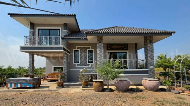 รหัสทรัพย์ N1021บ้านสวนคลอง 14 เนื้อที่ 250 ตารางวา ถนนรังสิต-นครนายก ตำบลชุมพล อำเภอองค์รักษ์ จังหวัดนครนายกที่ตั้ง :&nbsp;ถนนรังสิต-นครนายก&nbsp;ตำบลชุมพล อำเภอองค์รักษ์ จังหวัดนครนายก 26120รายละเอียดทรัพย์&nbsp;- บ้านเดี่ยว 2 ชั้น เนื้อที่ดิน 250 ตารางวา พื้นที่ใช้สอย 120 ตารางเมตร- 1 ห้องนอน, 2 ห้องน้ำ, 1 ห้องครัว, 1 ห้องโถงกลาง- บ้านก่อสร้างด้วยอิฐแดงทั้งหลัง มีโถงเก็บของใต้บ้าน, เสา�