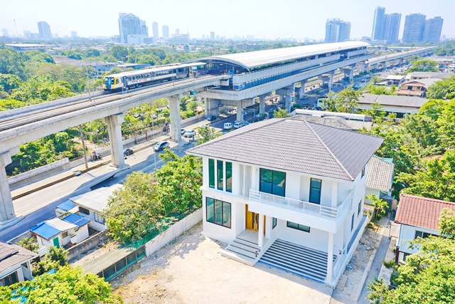 บ้านโปร่งโล่งสไตล์ Double Volume เพดานสูง ทำเลรัชดรัชดา34-38 เซ็นทรัล ลาดพร้าว 2.5 กม. คฤหาสน์ 2 ชั้น 5นอน 4 น้ำ ใกล้MRT ลาดพร้าว 1.5กม. 100 ตร.ว. 300 ตร.ม. 64,999 B-M. เงียบสงบ เป็นส่วนตัว เหมาะอยู่อาศัย หรือโฮมออฟฟิศ ใกล้ม.ราชภัฏจันทรเกษม 1.3 กม. และแหล่งไลฟ์สไตล์ครบครัน เดินทางสะดวก เชื่อมต่อถนนหลักได้ง่ายRatchada34-38 Central Ladprao 2.5km. Two storey Mansion house 5bed 4 bath near MRT Ladprao 1.5km. land size 100 sq.wa. usable area 300 sq.m. rental price 64,999 B-M spacious double volume design with high ceilings located in quiet private Ratchada 