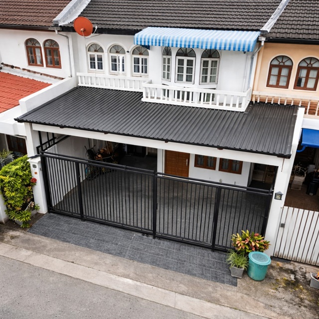 รร.เตรียมอุดมศึกษาน้อมเกล้า 900ม. 4แอร์ รามคำแหง 114 -124 ทาวน์เฮาส์ 2 คูหา 3นอน 3 น้ำ ใกล้ รพ.เกษมราษฎร์ รามคำแหง 750ม. 40 ตร.ว. 320 ตร.ม.14,999 B-M. เหมาะอยู่อาศัย หรือโฮมออฟฟิศ ทำเลรามคำแหง เดินทางสะดวก ใกล้แหล่งชุมชนสถานพยาบาล และสิ่งอำนวยความสะดวกครบครัน เชื่อมต่อถนนวงแหวนกาญจนาภิเษกได้ง่ายTriamUdom Nomklao Sch 900m. Ramkhamhaeng 114-124 Two adjoining townhouses 3bed 4A/C 3bath near Kasemrad Ramkhamhaeng Hospital 750m. land size 40sq.wa. usable area 320 sq.m. rental price 14,999B-M suitable for residential use or home office in Ram