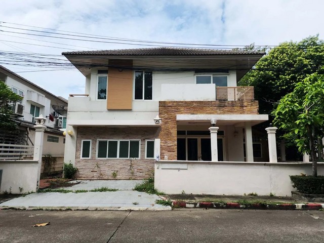    ขายบ้านเดี่ยว โครงการ กฤษณา ติวานนท์  เมืองปทุมธานี ราคาโปรโมชั่น ลดพิเศษ  ซอย 9 ซอย ติวานนท์-ปากเกร็ด56 (พระแม่มหาการุณย์) แยกซอย 27 ถนน ติวานนท์ ตำบล บ้านใหม่ อำเภอ เมืองปทุมธานี จังหวัด ปทุมธานี  ราคาโปรโมชั่น  3,842,000   บาท    ลดจาก  4,320,00   บาท ราคาโปรโมชั่นตั้งแต่วันที่  2 มีนาคม - 31 พฤษภาคม 2569  รายละเอียดทรัพย์ -  เนื้อที่  60.00 ตร.ว.  พื้นที่ใช้สอย 304.00 ตร.ม. -  3 ห้องนอน 3 ห้องน้ำ   -  ที่จอ�