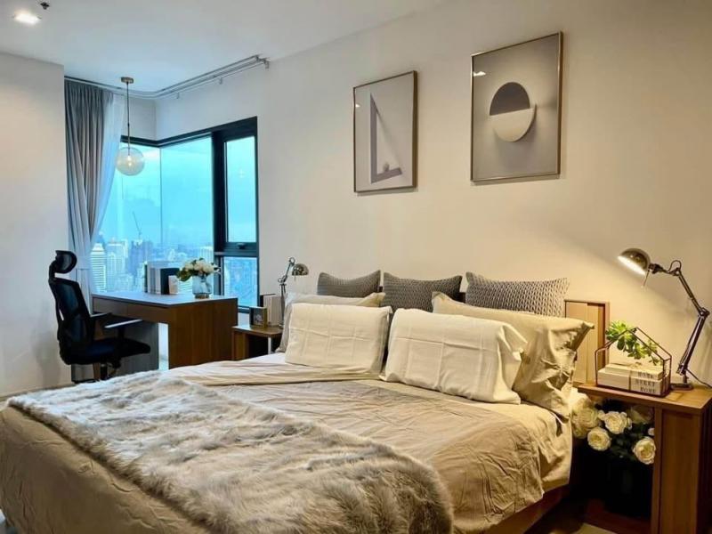 Life One Wireless Spacious Clean Convenient 39th Floor BTS PloenChit