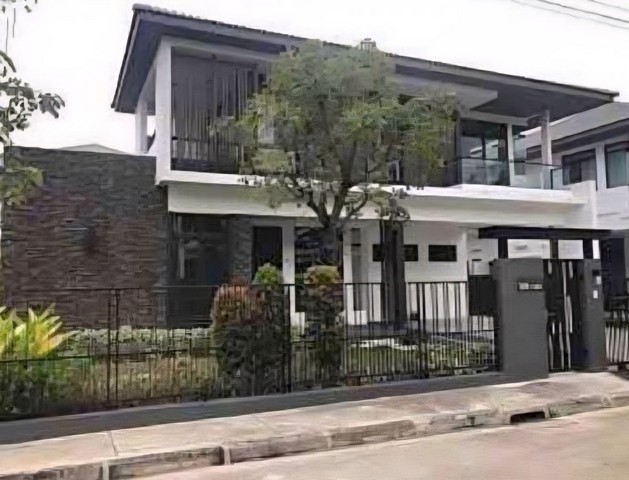 เช่าโครงการLand & House Luxuly ใกล้ MRTศรีอุดมหมู่บ้านมัณฑนา ศรีนครินทร์–บางนา (ถนนหนามแดง)• พื้นที่ใช้สอย 238 ตร.ม.• ขนาดที่ดิน 83 ตร.วา• 4 ห้องนอน / 4 ห้องน้ำ• มีโซนนั่งเล่นชั้น 2• ห้องแม่บ้านพร้อมห้องน้ำ 1 ห้อง• อยู่โซนส่วนตัว ใกล้คลับเฮ้าส์• แอร์6เครื่อง• เครื่องทำน้ำอุ่นทุกห้องน้ำ• ตู้เย็น, เครื่องซักผ้า• เฟอร์นิเจอร์ มีสระว่ายน้ำระบบเกลือขนาดใหญ่ และฟิตเนส สวนส่วนกลางขน