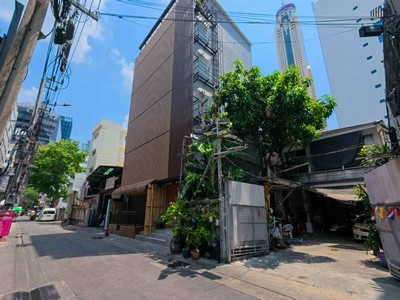 Hyper Rare! ติดตลาดประตูน้ำ อินทราแสควร์ คึกคักตลอดปี!! ขายที่ดิน 147.9 ตร.วา เพชรบุรี 15 แปลงใหญ่สุดท้ายในซอย!! โรงแรมทำเลนี้ขึ้นเท่าไหร่ ห้องพักไม่เคยพอ!! MRT สายสีส้มเพียง 400 เมตร!!.TPI-2976.ที่ตั้ง : ถนนเพชรบุรี 15 แขวงถนนพญาไท เขตราชเทวี กรุงเทพมหานคร.รายละเอียด- เนื้อที่ 147.9 ตารางวา - แปลงใหญ่สุดท้ายในทำเล- เหมาะสร้างโรงแรม 8 ชั้น 79 ห้อง - ชั้นใต้ดินถึงชั้น 8 พื้นที่ใช้สอยชั้นละประมา�