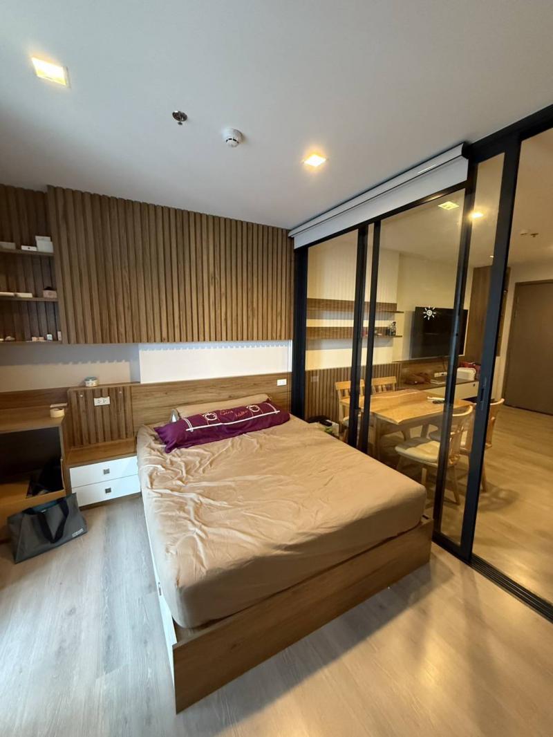 ขาย (For Sale) คอนโด : เดอะ ไลน์ พหลโยธิน อาคาร B (The Line Phahonyothin Park B) ประเภท : 1 ห้องนอน 1 ห้องน้ำ พื้นที่ : 41 ตรม. เฟอร์นิเจอร์ : ครบทิศ : สวนราคาขาย : 4,900,000 บาทค่าโอน = 50:50สิ่งอำนวยความสะดวก -Swimming Pool/สระว่ายน้ำ -Gym/ยิม -Co-Cooking Studio/สตูดิโอทำอาหารร่วม -Co-Living Lounge /เลานจ์ -Floating Nest / Rooftop Garden /สวนลอยฟ้า -Co-working Space /ห้องทำงานร่วมกัน -Co-Playing Space /ห้องเด็กเล่น -Photo Studio /สตูดิโอถ่ายภาพ ทำเล ???? 300 เมตรจาก BTS ห้าแยกลาดพร้าว ???? 800 เมตรจาก MRT พหลโยธ�