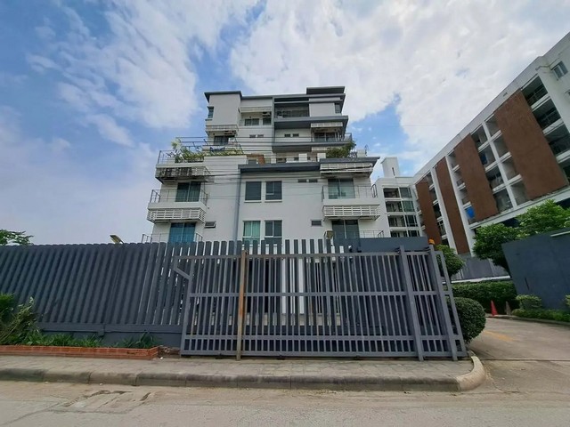    ขายคอนโด โครงการ ดิเออร์บานา นนทบุรี  ปากเกร็ด จังหวัดนนทบุรี    ถนน แจ้งวัฒนะ-ปากเกร็ด ซอย 9/1 ตำบล ปากเกร็ด อำเภอ ปากเกร็ด จังหวัด นนทบุรี  ราคาโปรโมชั่น  3,679,000  บาท    ลดจาก   6,640,000   บาท ราคาโปรโมชั่นตั้งแต่วันที่  2 มีนาคม - 31 พฤษภาคม 2569  รายละเอียดทรัพย์ -  พื้นที่ใช้สอย 132.80 ตร.ม. -  2 ห้องนอน 2 ห้องน้ำ    พิกัดทรัพย์ : https://maps.app.goo.gl/mvH3NELamocdUnzD9  สถานที่ใกล้เคียง   -  เมเจอร์ ฮอลลีวูด ปากเกร็ด  0.55 กม