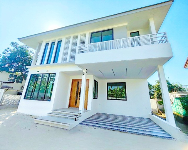  ใกล้MRT ลาดพร้าว 1.5กม.คฤหาสน์ 2ชั้น 5นอน 4 น้ำ 100 ตร.ว.300 ตร.ม. รัชดา34-38 เซ็นทรัล ลาดพร้าว 2.5 กม.  64,998B-M. บ้านโปร่งโล่งสไตล์ Double Volume เพดานสูง ทำเลรัชดา เงียบสงบ เป็นส่วนตัว เหมาะอยู่อาศัย หรือโฮมออฟฟิศ ใกล้ม.ราชภัฏจันทรเกษม 1.3 กม. และแหล่งไลฟ์สไตล์ครบครัน เดินทางสะดวก เชื่อมต่อถนนหลักได้ง่ายTwo storey Mansion  5bed 4 bath near MRT Ladprao 1.5km. 100 sq.wa. 300sq.m. Ratchada34-38 Central Ladprao 2.5km. rental price 64,998B-M spacious double volume design with high ceilings located in quiet private Ratchada area ideal for residence or