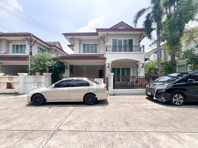 บ้าน สวนผึ้ง รามอินทรา 65 | Baan Suan Phueng Ramintra 65ที่ตั้ง :  ซอย หมู่บ้านบ้านสวนผึ้ง แขวงท่าแร้ง เขตบางเขน กรุงเทพมหานคร รายละเอียดทรัพย์ (ทรัพย์สถาบัน)บ้านเดี่ยว 2 ชั้นเนื้อที่ 63.8 ตร.ว.พื้นที่ใช้สอย 180 ตรม.ห้องนอน 3 ห้อง ห้องน้ำ 3 ห้อง จอดรถในบ้าน 2 คันหน้าบ้านหัน ทิศเหนือสถานที่ใกล้เคียงใกล้สนามบินดอนเมืองรถไฟฟ้า BTS สถานีวัดพระศรีมหาธาตุรถไฟฟ้าสายสีแดง สถานีหลักสี่โรงเรียนน�