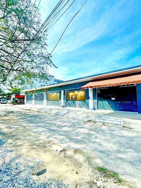 เทศบาลเมืองฉะเชิงเทรา 400 ม.ให้เช่า ร้านค้า หรือออฟฟิศ 60ตร.ม.โรบินสัน บิ๊กซี ฉะเชิงเทรา ติดถนน เหมาะทำออฟฟิศ 1 นอน 