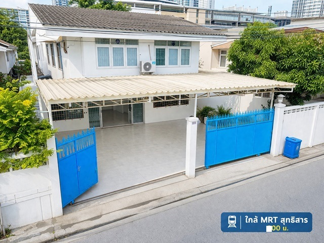 ใกล้ MRT สุทธิสาร 450ม.คฤหาสน์ บ้าน 2ชั้น 4นอน 2 น้ำ 50 ตร.ว.300 ตร.ม. 29,998B-M. ทำเลสุทธิสาร รัชดาฯ บรรยากาศส่วนตัว เงียบสงบ เดินทางสะดวก เข้า-ออกได้หลายทาง เหมาะอยู่อาศัย หรือโฮมออฟฟิศ ใกล้รพ.โกลเด้นเยียร์ 1.0 กม.แหล่งชุมชน และรถไฟฟ้าTwo story detached house 4bed 2bath   50 sq.wa.near MRT Sutthisan450m.usable area 300 sq.m. rental price 29,998 B-M located in Sutthisan Ratchada area private peaceful atmosphere convenient access from multiple routes suitable for residence or home office near Golden Year Hospital 1.0 km. and community amenitiesถ.รัชดาภิเษก สุทธิสารวินิจฉัย  แขว