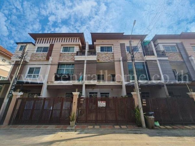 รหัสทรัพย์ N1089ทาวน์โฮม หมู่บ้านบ้านนนทรี แกลลอรี่ - พระราม 5 นครอินทร์ที่ตั้ง : ถนนนครอินทร์ ตำบลบางไผ่ อำเภอเมืองนนทบุรี จังหวัดนนทบุรี 11000รายละเอียดทรัพย์&nbsp;- ทาวน์เฮ้าส์ 3&nbsp;ชั้น ขนาดพื้นที่ 20.1&nbsp;ตารางวา พื้นที่ใช้สอย 200&nbsp;ตารางเมตร- 3&nbsp;ห้องนอน, 4&nbsp;ห้องน้ำ,&nbsp;1 ห้องรับแขก, 1 ห้องนั่งเล่น, 1 ห้องครัว, 1&nbsp;ที่จอดรถสิ่งอำนวยความสะดวก- ระบบรักษาความปลอดภัย รปภ. 24 ชม., กล้องวงจร�