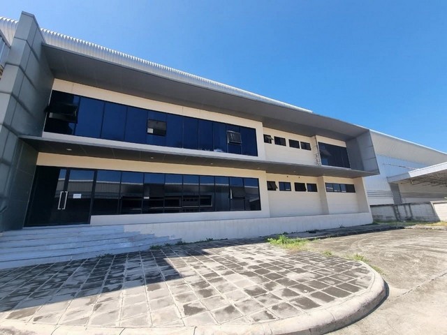 ????ให้เช่าโรงงาน&คลังสินค้าขนาดใหญ่ ????บางปะกงมอเตอร์เวย์  กม 43เขต ประกอบการทั่วไป ♒พื้นที่สีม่วง (ขอ รง.4 ได้)➡️Unit GP1/1 , GP1/2-1 (ว่าง 2 units)▪️GP1/1 ขนาด 7,264 ตรม.-คลัง 6,764 ตรม. -ออฟฟิศชั้น 1 ขนาด 250 ตรม. -ออฟฟิศชั้น 2 ขนาด 250 ตรม.-มีห้องน้ำทุกชั้น ▪️GP1/2-1 ขนาด 3,900 ตรม. มี Sprinkler-คลัง 3,400-ออฟฟิศชั้น 1 ขนาด 250 ตรม. -ออฟฟิศชั้น 2 ขนาด 250 ตรม.-มีห้องน้ำทุกชั้น ▪️พื้นรับน้ำหนัก 3 ตัน▪️ความสูง 12.8 เมตร▪️ยกพื้น 1 เมตร????รา�