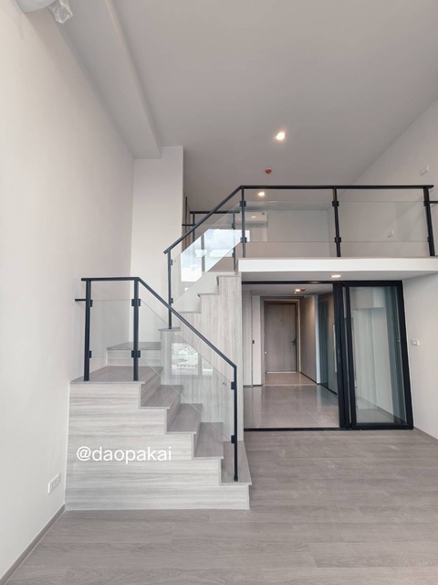 Sub1504ขายดาวน์ขาดทุน 320,000 บาทThe Origin Play บางขุนนนท์  เจ้าของขายเองห้อง Duo 2 ชั้น เพดานสูง 4.2 ม. ตำแหน่ง 1712 | ชั้น 17 | ห้องวิวสะพานพระราม 8 ทิศตะวันออกพื้นที่รวม 40.68 ตร.ม. (ชั้นล่าง 28.20 ตร.ม. + ชั้นลอย 12 ตร.ม.)ระยะดูทีวีกว้าง 3 เมตร วางจอใหญ่ได้สบายห้องทิศตะวันออก แดดเช้า ไม่ร้อน ผ่อนดาวน์มาแล้ว 32งวด รวมจอง+ทำสัญญา = 344,900 บาท– งวดบอลลูน 300,000 บาท (นำไปรวมกับยอดกู้ได้) ราคาตามสัญญา+พื้นที่เพิ่ม 3,712,128 