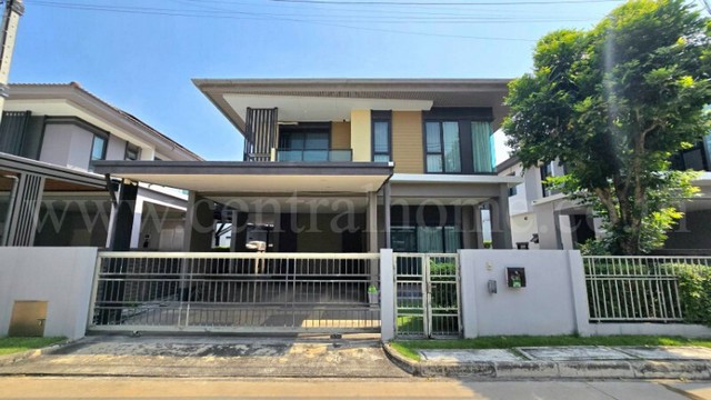 รหัสทรัพย์ : 7159บ้านเดี่ยว เศรษฐสิริ วงแหวน-ลำลูกกา บิ้วอินสวยพร้อมอยู่ที่ตั้ง : ถนนวงแหวน-ลำลูกกา ตำบลบึงคำพร้อย อำเภอลำลูกกา จังหวัดปทุมธานี 12150รายละเอียดทรัพย์ - บ้านเดี่ยว 2 ชั้น ขนาดที่ดิน 50.4 ตารางวา พื้นที่ใช้สอย 160 ตารางเมตร- 3 ห้องนอน, 3 ห้องน้ำ, 1 ห้องแต่งตัว, 1 ห้องรับแขก, 1 ห้องครัว, 2 ที่จอดรถ- แอร์ 5 เครื่อง, เฟอร์นิเจอร์บิ้วอินทั้งหลัง- หน้าบ้านหันทางทิศเหนือส�