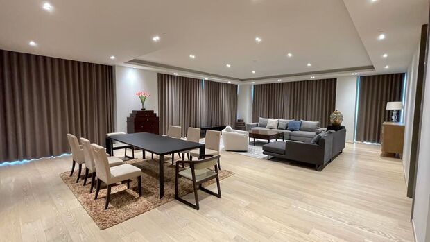 Selling Price: 165,000,000 THB (Negotiable)Property Details• Floor: 24th• Size: 253 sq.m.• 3 Bedrooms, 3 Bathrooms + 1 Powder Room• 1 Maid’s Room• Pet-friendly buildingThe unit is currently tenanted at 346,500 THB per month until 31 July 2026, offering immediate rental income for investors.Located in the prestigious Langsuan area, within easy reach of Chit Lom BTS Station and Ratchadamri BTS Station, and close to Lumphini Park. The neighborhood is known for its luxury residences, fine dining, and premium lifestyle destinations.Ref.: 372754Listing Detail: www.rent-bangkok-condo.com/properties/372754Co-agents are welcome. - - -Contact us for more information or arrange a viewing:Email. rbc.rentbangkokcondo@gmail.comCall. 066-0588-655Line ID: @rentbangkokcondohttps://lin.ee/9cMeMxeWhatsapp: 0660588655Wechat 微信: rentbangkokcondo