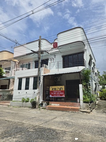 รหัสทรัพย์ 60150130-BXโฮมออฟฟิศทำเลศักยภาพใจกลางลาดพร้าว ซ.ลาดพร้าว 84 (หมู่บ้าน 84 แมนชั่น)บ้าน 2 ชั้น 2 คูหา รวมเนื้อที่ 36 ตร.ว. พื้นที่ใช้สอยครบครัน เหมาะทั้งเปิดสำนักงานและพักอาศัย### ทำเลเด่น- ใกล้แยกลาดพร้าว–ประดิษฐ์มนูญธรรม และทางพิเศษฉลองรัช- น้าปากซอยติดโรงพยาบาล เดินทางสะดวกทั้งรถยนต์ส่วนตัวและขนส่งสาธารณะ- ใกล้ MRT ลาดพร้าว 71 และสิ่งอำนวยความสะดวกครบ_________________________