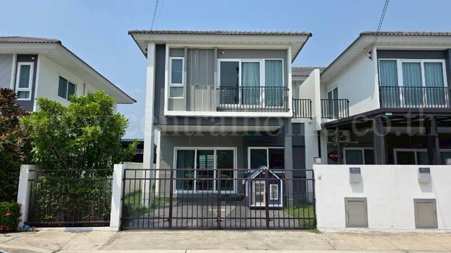 รหัสทรัพย์ N0659บ้านแฝด ศุภาลัย วิลล์ ชัยพฤกษ์ - วงแหวน ราคาถูกที่สุดในโครงการที่ตั้ง : ถนนบางบัวทอง ตำบลบางบัวทอง อำเภอบางบัวทอง จังหวัดนนทบุรี 11110รายละเอียดทรัพย์ - บ้านแฝด 2 ชั้น ขนาดเนื้อที่ 36.1 ตารางวา พื้นที่ใช้สอย 150 ตารางเมตร- 4 ห้องนอน, 3 ห้องน้ำ, 1 ห้องนั่งเล่น, 1 ห้องครัว, 2 ที่จอดรถ- พื้นชั้นบนลามิเนต / ชั้นล่างแกรนิตโต้- หน้าบ้านหันทางทิศใต้ (รับลมดีตลอดปี บ้านเ