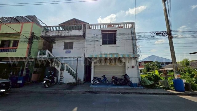 รหัสทรัพย์ 6406กิจการ อพาร์ทเม้นท์ 14 ห้อง คลอง 1 - ซอยคลองหลวง 7 มีผู้เช่าเหมาทั้งตึกที่ตั้ง :&nbsp;ถนนรังสิต-คลองหลวง ตำบลคลองหนึ่ง อำเภอคลองหลวง จังหวัดปทุมธานี 12120รายละเอียดทรัพย์&nbsp;- อพาร์ทเม้นท์ 2 ชั้น ขนาด 36.3&nbsp;ตารางวา พิ้นที่ใช้สอย 120 ตารางเมตร- 14 ห้องนอน, 14 ห้องน้ำ- มีผู้เช่าเหมาทั้งตึก เก็บค่าเช่าเดือนละ 7,500 บาททำเลและสถานที่ใกล้เคียง- สถานีรถไฟฟ้าสายสีแดง (SRT) สถานีร�