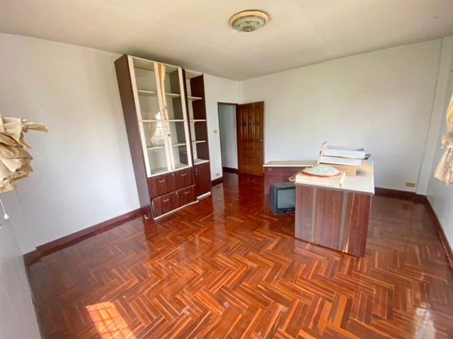 ให้เช่าตึกแถวทำเลทอง 1 คูหา ริมถนนเยาวราช หน้าป้ายรถเมล์ ตกแต่งสวย พร้อมเข้าทำธุรกิจการค้าติดต่อ:: ชยา โทร/ID Line:: 0942823961Link Line:: https://line.me/ti/p/3xFA1An8Kcรหัส # T26-458ตึกแถวทำเลทอง 1 คูหา ริมถนนเยาวราช ราคาดีที่สุดในตลาดตึกแถว 1 คูหา 2.5 ชั้นพื้นที่ใช้สอย 107 ตารางเมตรตึกกว้าง 4 เมตร ลึก 13 เมตรริมถนน เยาวราช หน้าป้ายรถเมล์ตกแต่งสวย พร้อมเข้าทำธุรกิจการค้าใกล้วัดชนะสงคราม*** ราคาเช่า 80,000 บาท/เดื